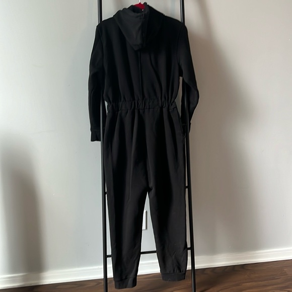 Onesie from weworewhat never worn size small - Picture 2 of 2